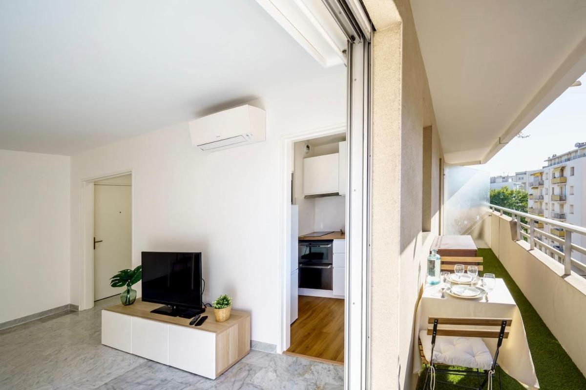 100m - Juan Stella Coeur Appartement